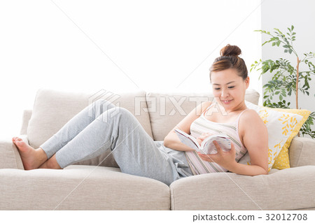 Reading sofa ladies Reading sofa ladies 32012708