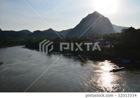 Northern Laos Village at dusk Non-Cow beautiful mountains and rivers and villages 32013334