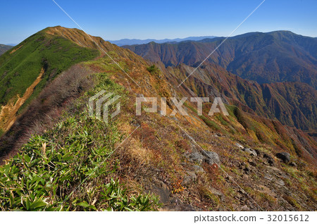 Echigozawa和Okutane山在秋天 Echigozawa和Okutane山在秋天 32015612