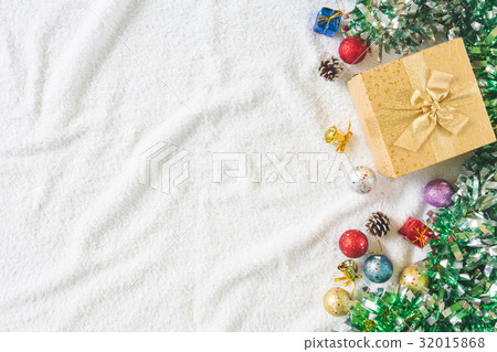 Gift box with Christmas decoration Gift box with Christmas decoration 32015868