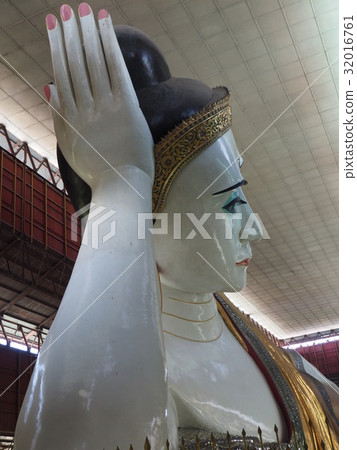 Nirvana statue 32016761