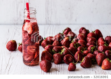 detox water in bottle with strawberry on white 32016991