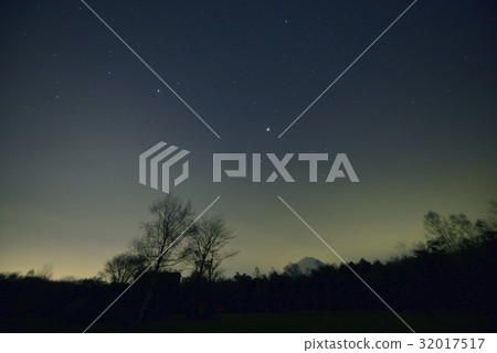 富士和星空·西湖野鳥森林公園(山梨縣) 富士和星空·西湖野鳥森林公園(山梨縣) 32017517