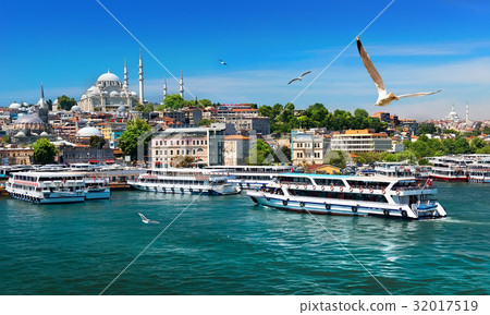 Boats in Istanbul 32017519
