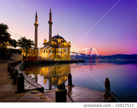 Ortakoy Mosque in Istanbul Ortakoy Mosque in Istanbul 32017523