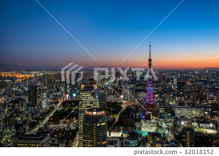 東京鐵塔和東京中心晚上風景 東京鐵塔和東京中心晚上風景 32018152