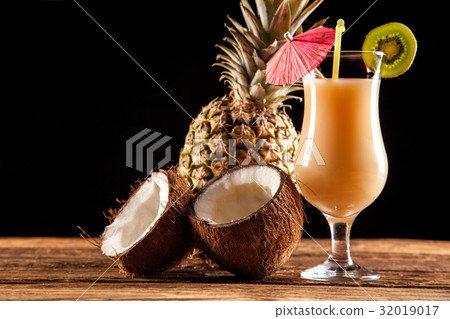 Exotic drinks on black Exotic drinks on black 32019017