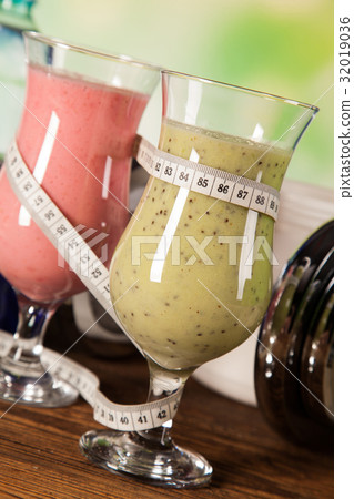 Healthy diet, protein shakes and fruits Healthy diet, protein shakes and fruits 32019036