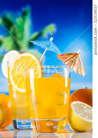 Tropical drinks on beach Tropical drinks on beach 32019037