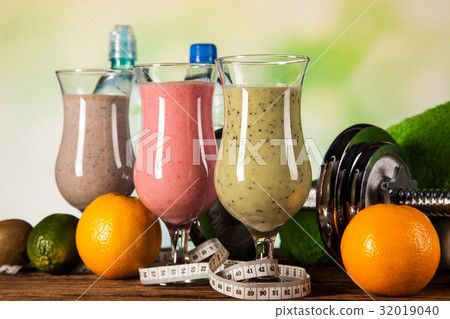 Healthy diet, protein shakes and fruits 32019040