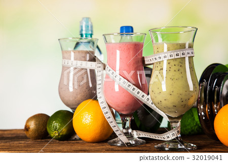 Healthy diet, protein shakes and fruits Healthy diet, protein shakes and fruits 32019041
