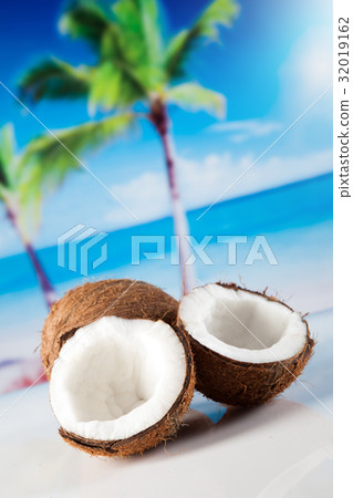 Tropical drinks on beach Tropical drinks on beach 32019162