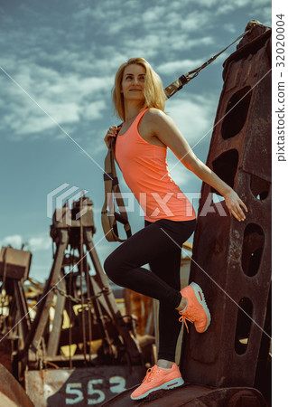 Beautiful muscular woman with trx system outdoor 32020004