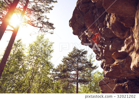 Rock climber girl. Young girl extreme climber  32021202