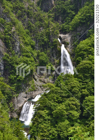 [Nara Prefecture Shimokitayama Village] Fudo Nanae Falls (100 selections of Japanese waterfalls) 32021330