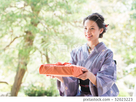 Kimono women 32023223
