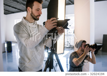 Creative photographers work in studio 32024194