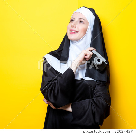Young happy nun with vintage photo camera Young happy nun with vintage photo camera 32024457