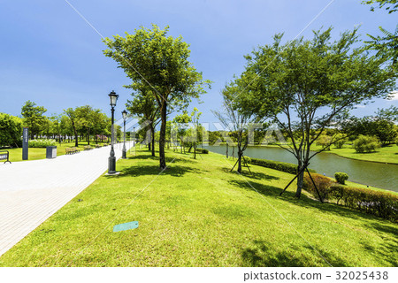 beautiful city park in Tainan, Taiwan beautiful city park in Tainan, Taiwan 32025438