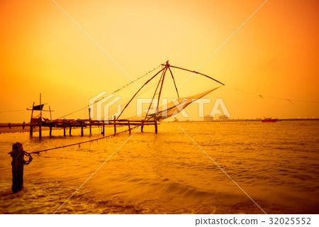beautiful sunset scene of Kochi chinese fishnets beautiful sunset scene of Kochi chinese fishnets 32025552
