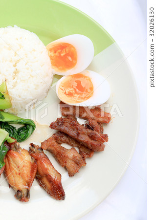 fried vegetables, boiled egg, Fried chicken wings 32026130