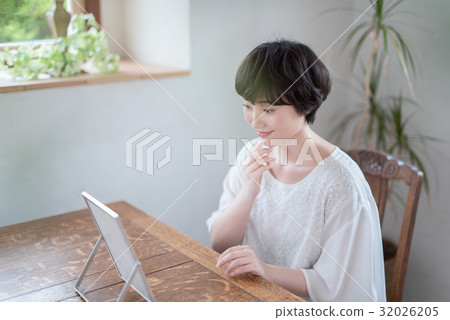 Young woman skin care 32026205