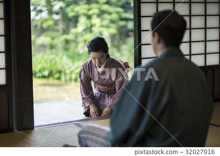 Hospitality image lady general 32027016