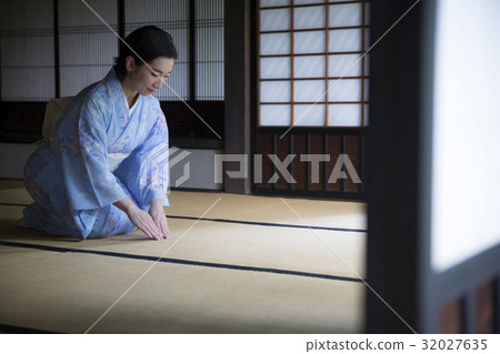 Woman in kimono _ Old Yoshida residence house 32027635