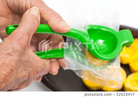 Green plantain cups preparation 32028457