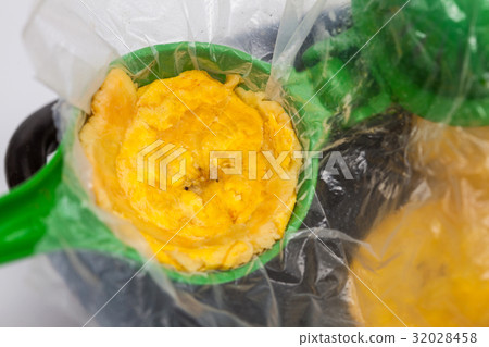 Green plantain cups preparation 32028458