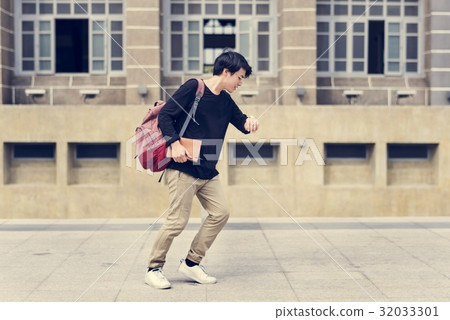 Rushing man in hurry for not be late 32033301