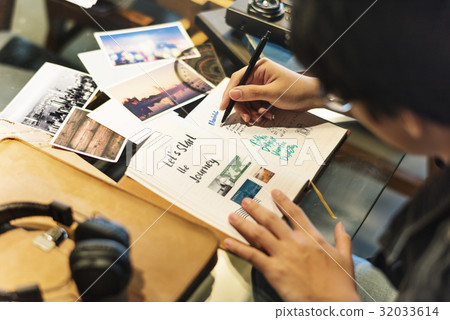Man planning travel destination on notebook Man planning travel destination on notebook 32033614