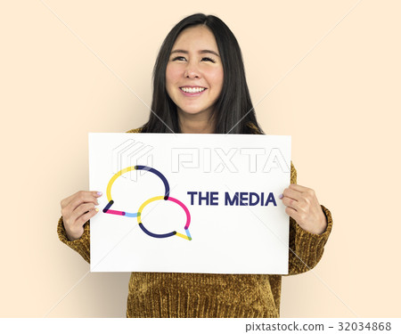 Chat online speech bubble icon 32034868