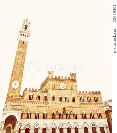Palazzo Pubblico - town hall in Siena, Tuscany Palazzo Pubblico - town hall in Siena, Tuscany 32039361