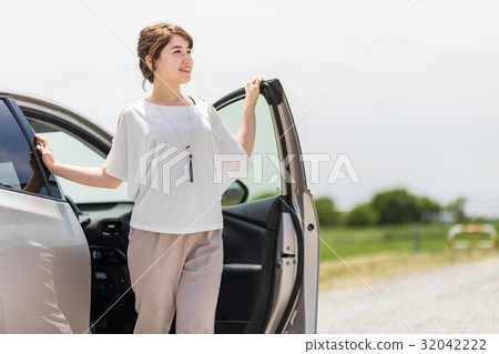 一個女人下車 32042222