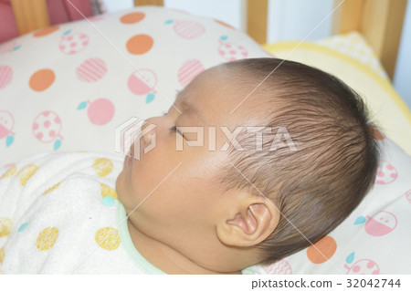 Baby's nap Baby's nap 32042744