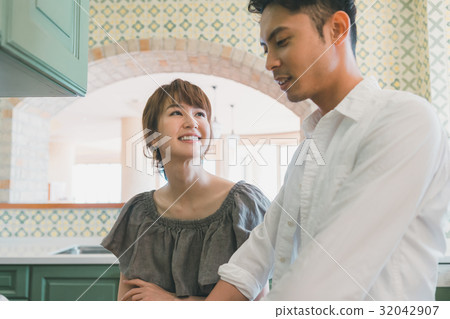 夫婦 情侶 情人 32042907