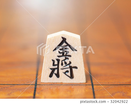 Shogi's piece (gold generals) 32042922