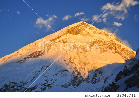 lobche and yellow of sunligh in morning lobche and yellow of sunligh in morning 32043711