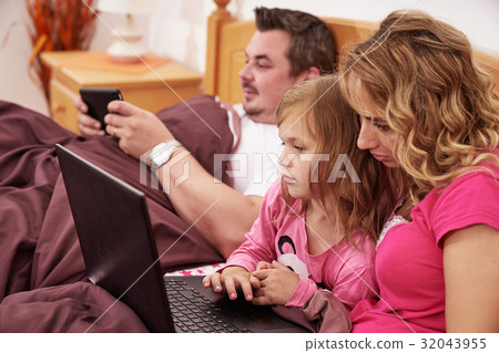 Family using electronical devices 32043955