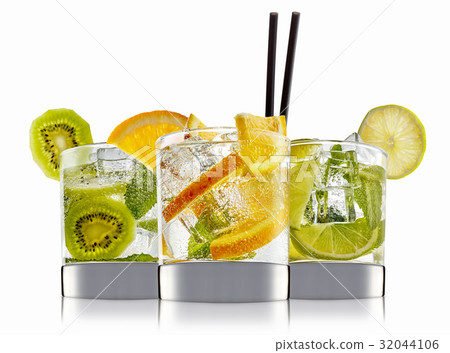 alcohol cocktail set 32044106
