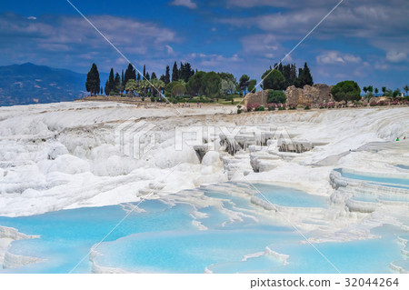 minerals in Pamukkale 32044264