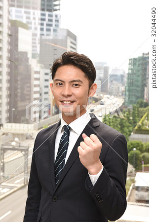 Businessman to pose a gut Businessman to pose a gut 32044490