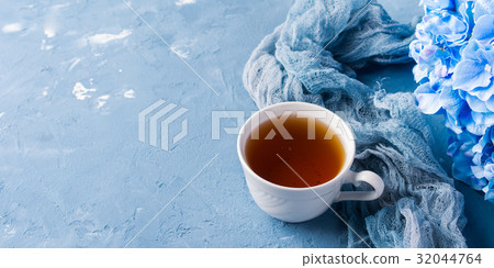 Cup of tea on blue background with flowers 32044764