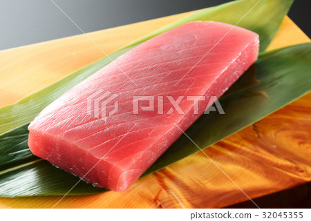 Tuna strip Tuna strip 32045355