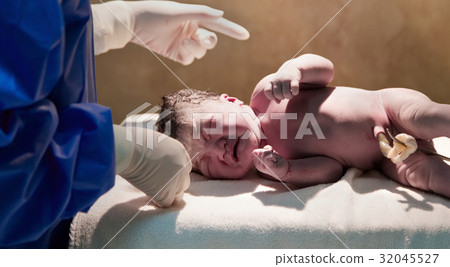 Newborn baby boy crying in maternity hospital 32045527