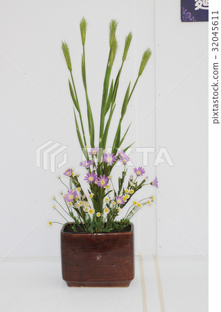 flower bouquet on a white background flower bouquet on a white background 32045611