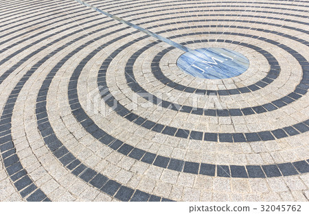 Pavement with concentric pattern Pavement with concentric pattern 32045762