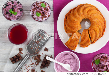 bundt cake and ice cream dessert bundt cake and ice cream dessert 32046203