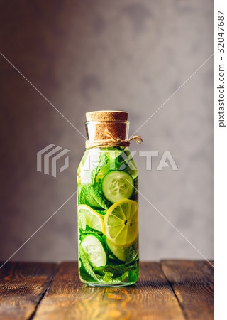 Detox Water Infused with Lemon, Cucumber and Mint. Detox Water Infused with Lemon, Cucumber and Mint. 32047687